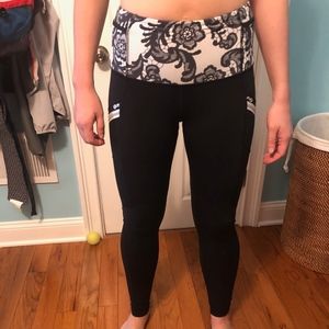 Lululemon quilted leggings size 6 White floral